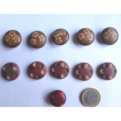 11 Boutons en bois fleuri