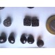 LOT de 90 boutons-bjoux anciens , noirs , dorés, strass,10mm, mercerie (lot 2)