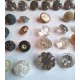 LOT de 90 boutons-bjoux anciens , noirs , dorés, strass,10mm, mercerie (lot 2)