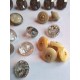 LOT de 90 boutons-bjoux anciens , noirs , dorés, strass,10mm, mercerie (lot 2)
