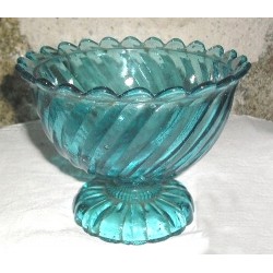 Coupe ancienne en verre bullé, bleue