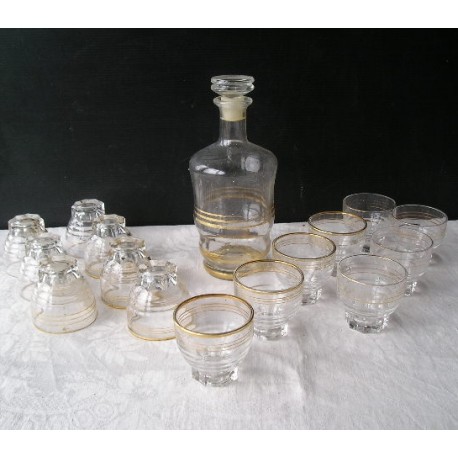 Carafe  et 15 petites coupes anciennes, filet or, années 40-50