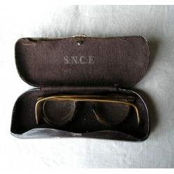 Lunettes anciennes dans étui SNCF