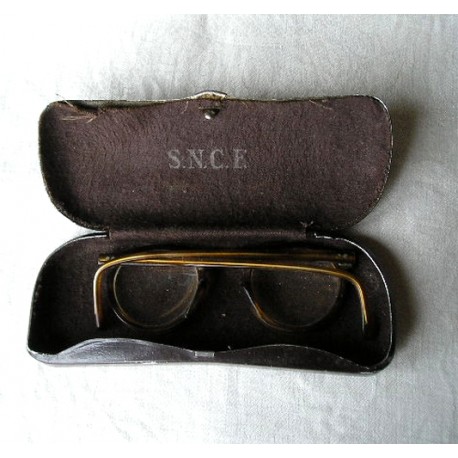 Lunettes anciennes dans étui SNCF