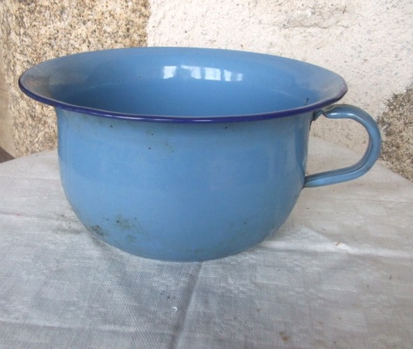 Pot de chambre ancien émaillé bleu - Broc23