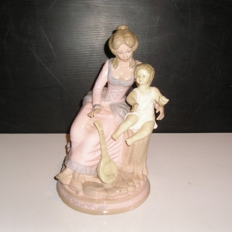 Statuette en porcelaine, femme-enfant, époque romantique