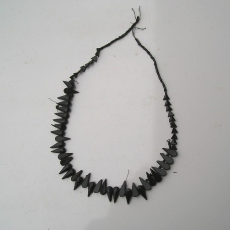 Collier ancien en perles noires